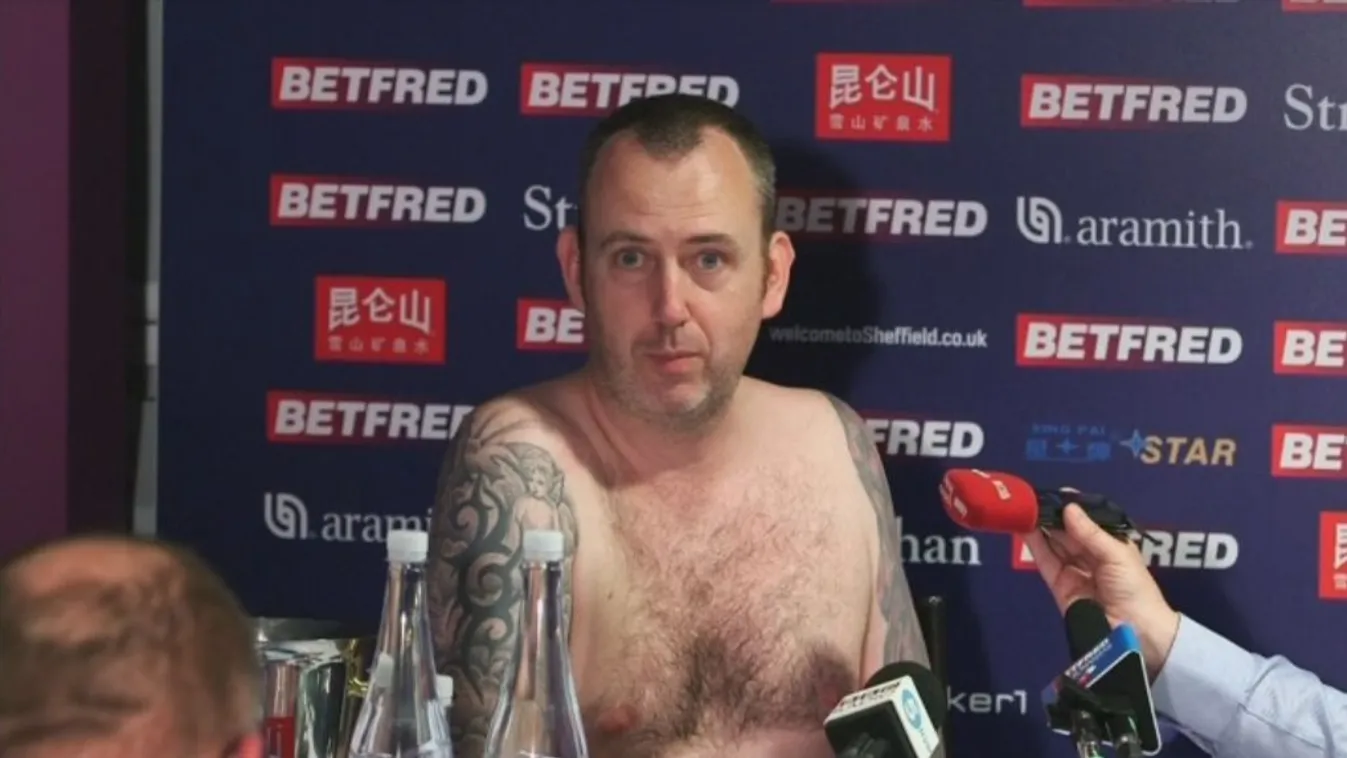 Betartotta fogadalmát: meztelenül állt a sajtó elé a világbajnok