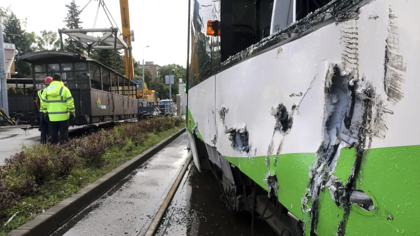 Elszabadult, és villamossal ütközött a kisvasút két vagonja