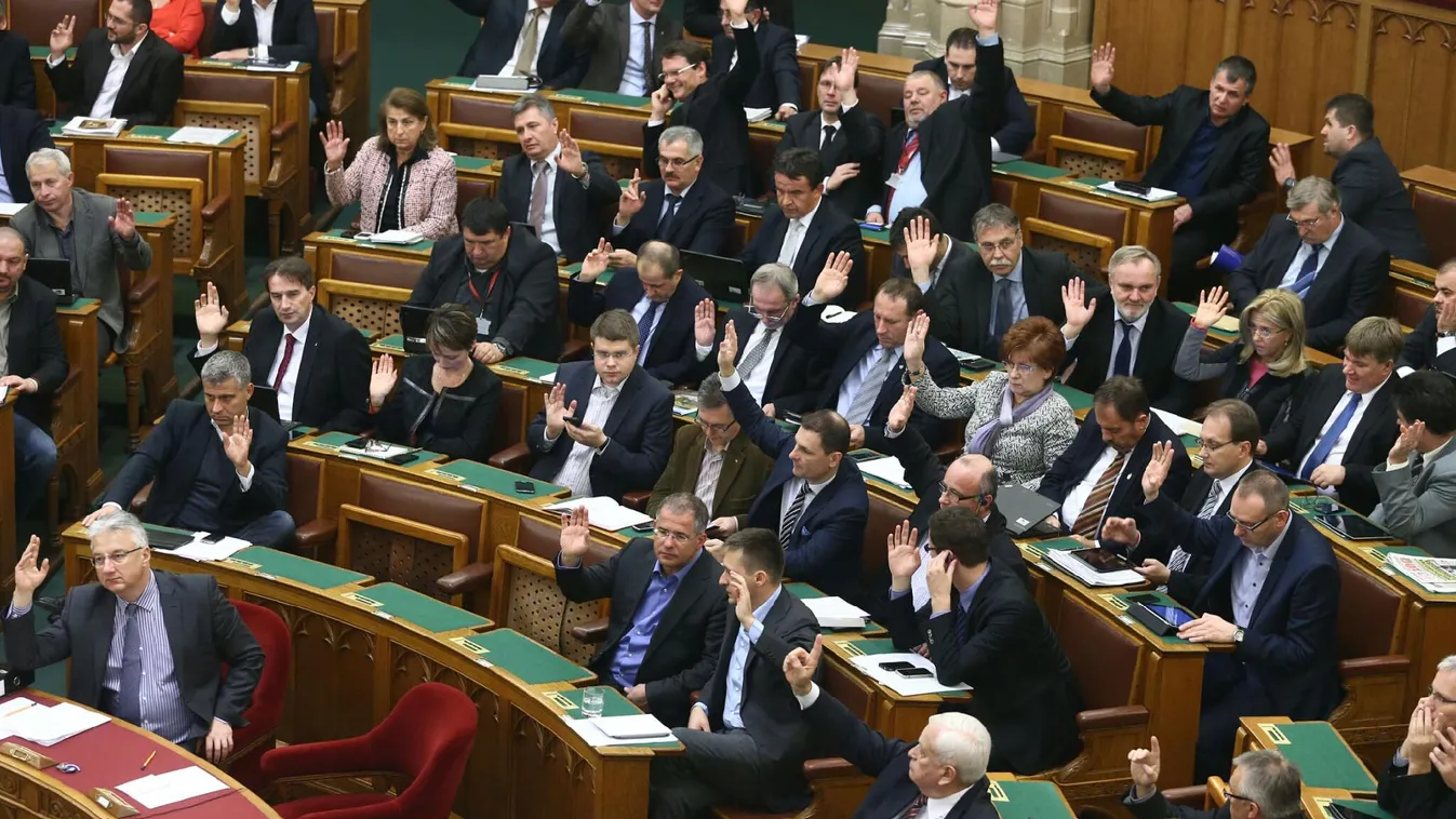 Ma megint változhat az alaptörvény