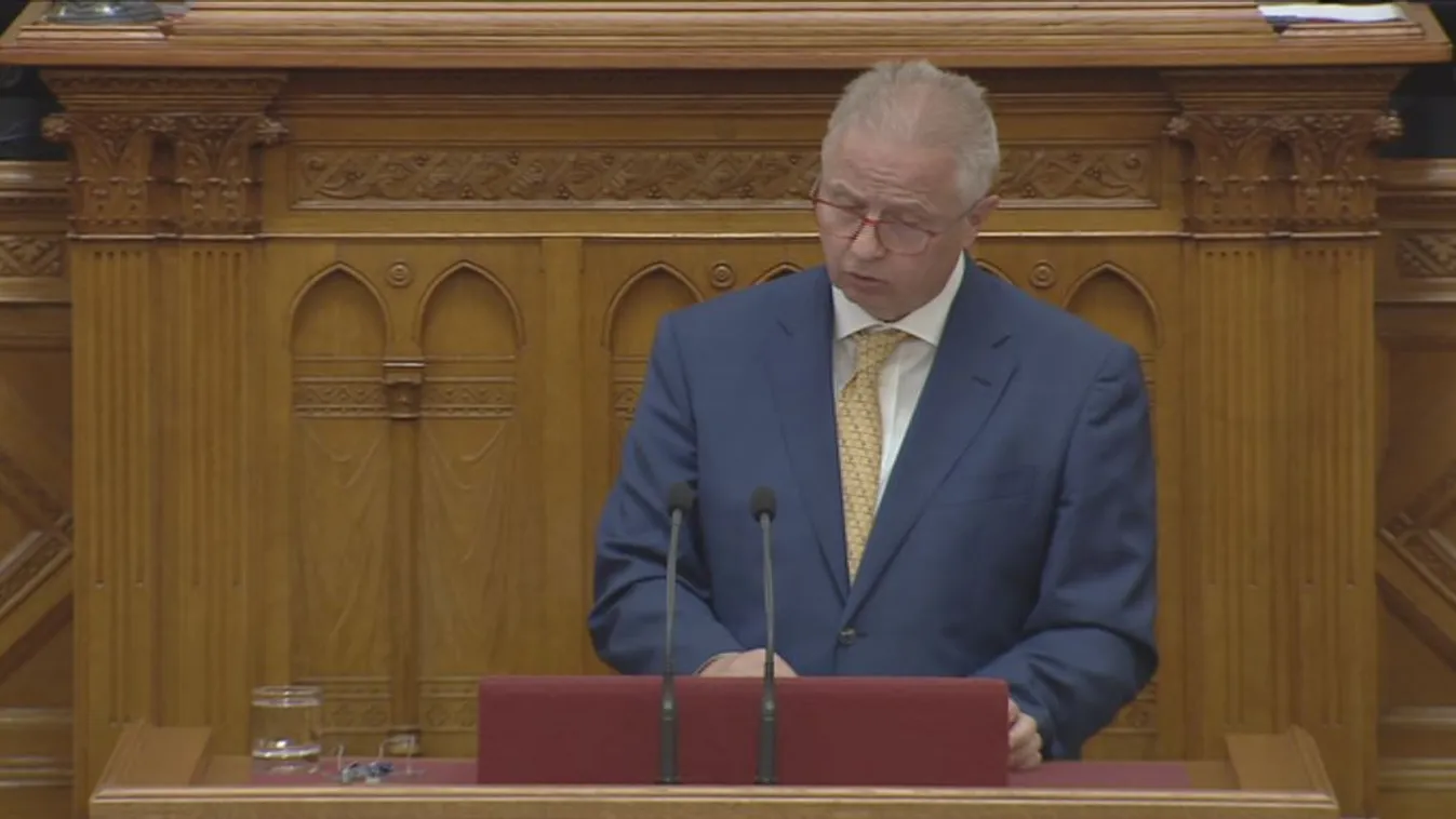 Trócsányi: Nem jöhet ide mindenféle idegen népesség