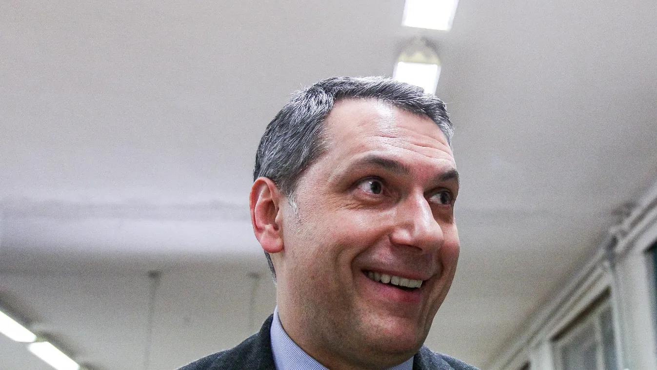 Lázár korábban ellenezte a közpénzt a fociban, most mégis taogyűjtésbe kezd