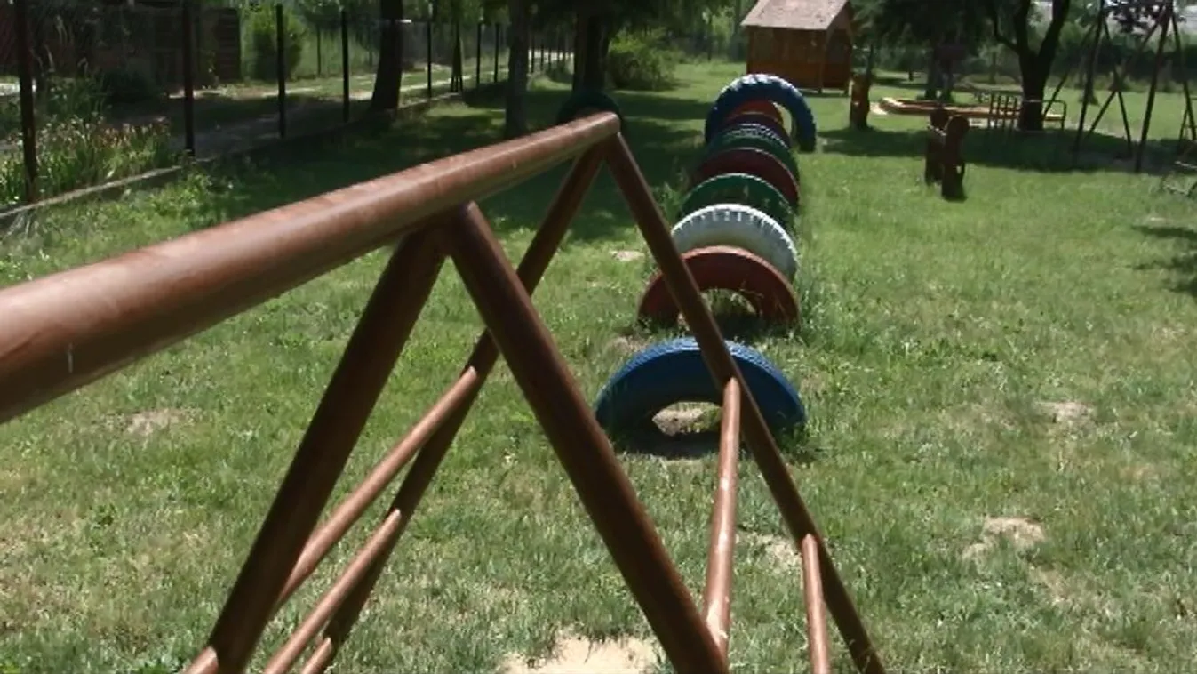 Csak beton és fű – az interneten kért a gyerekeknek játékokat az óvónő