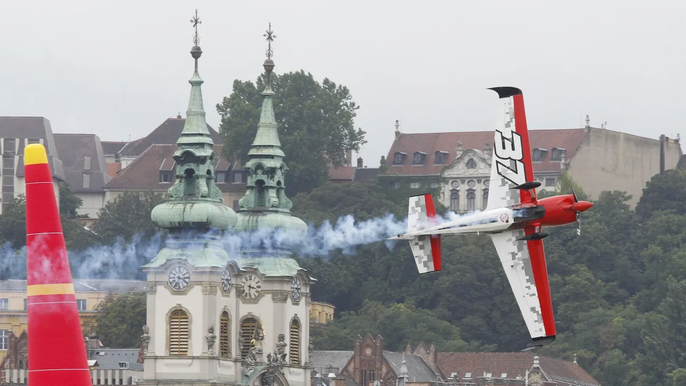 Párbeszéd: Olcsóbb repülőversenyt rendezni a fővárosban, mint ételt osztani