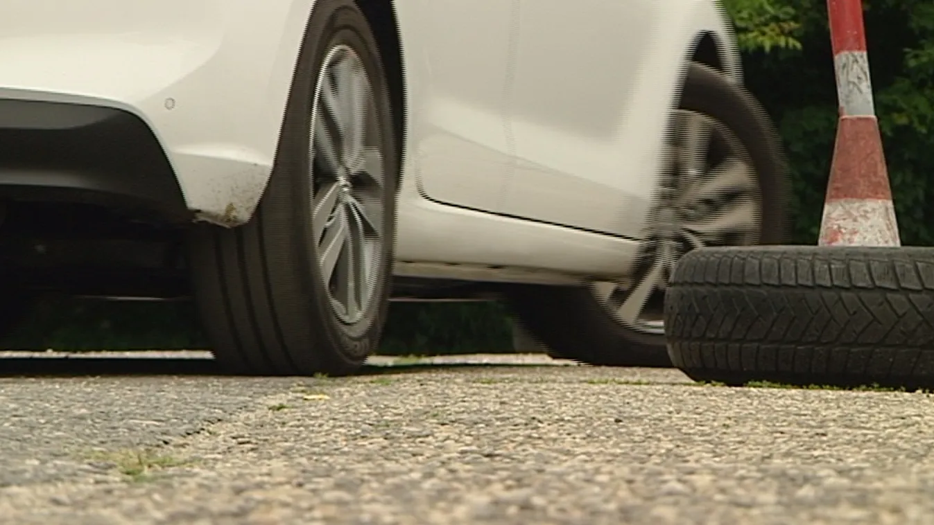 A húsz év alattiaknak kedvez a kormány, csak valamit nem vettek számításba