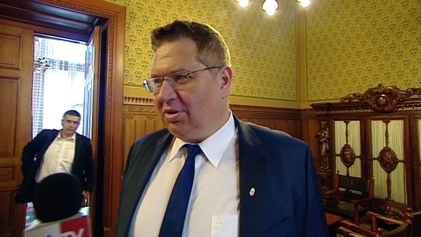 Legalább 100 milliárd forintot fizettetne vissza Brüsszel