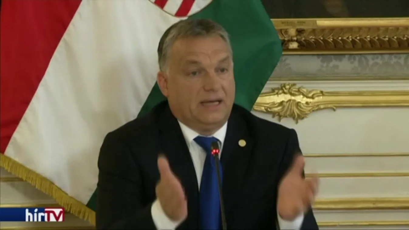 Az unión kívül állítana fel központokat Merkel és Macron