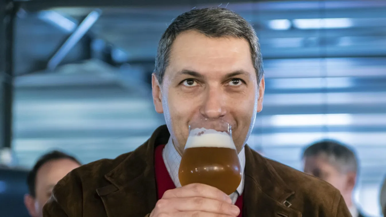 Lázár megmutatja, létezik a mainstream Fidesztől eltérő stílus