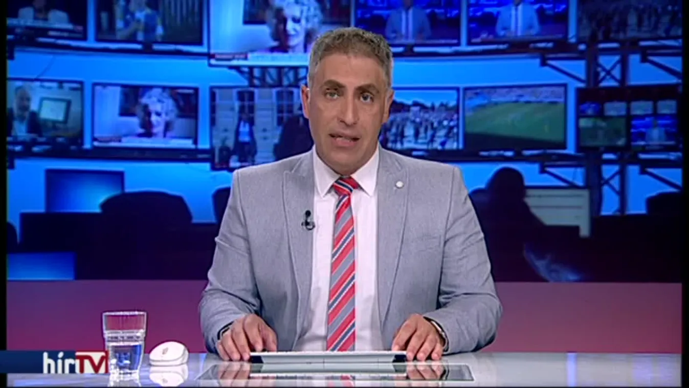 Már a felnőttek táplálékát kóstolgatja a miskolci rénszarvasborjú