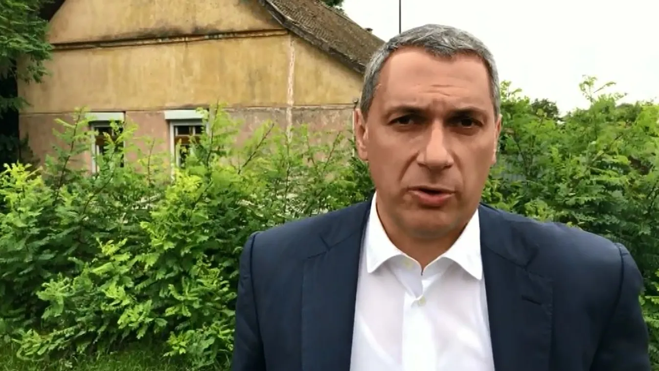 Lázár János szemét szúrják a lakatlan házak, lebontaná őket