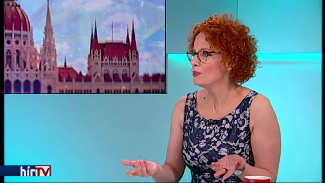 Reggeli járat - Zászlóbontás