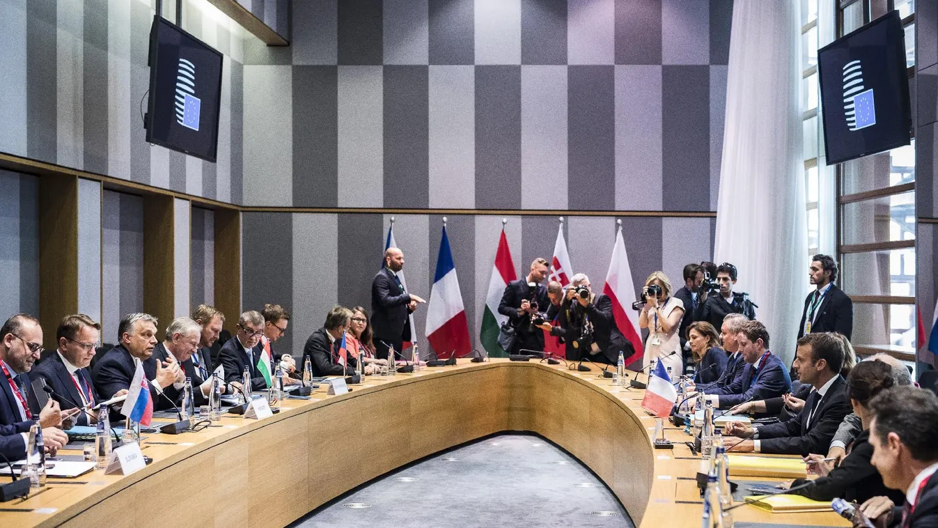 Szelektív szolidaritás – Hírvilág