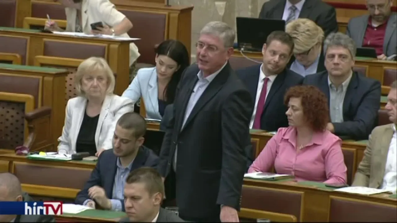 Hitelvi viták és bibliai felolvasás is színesítette a hétfői ülését