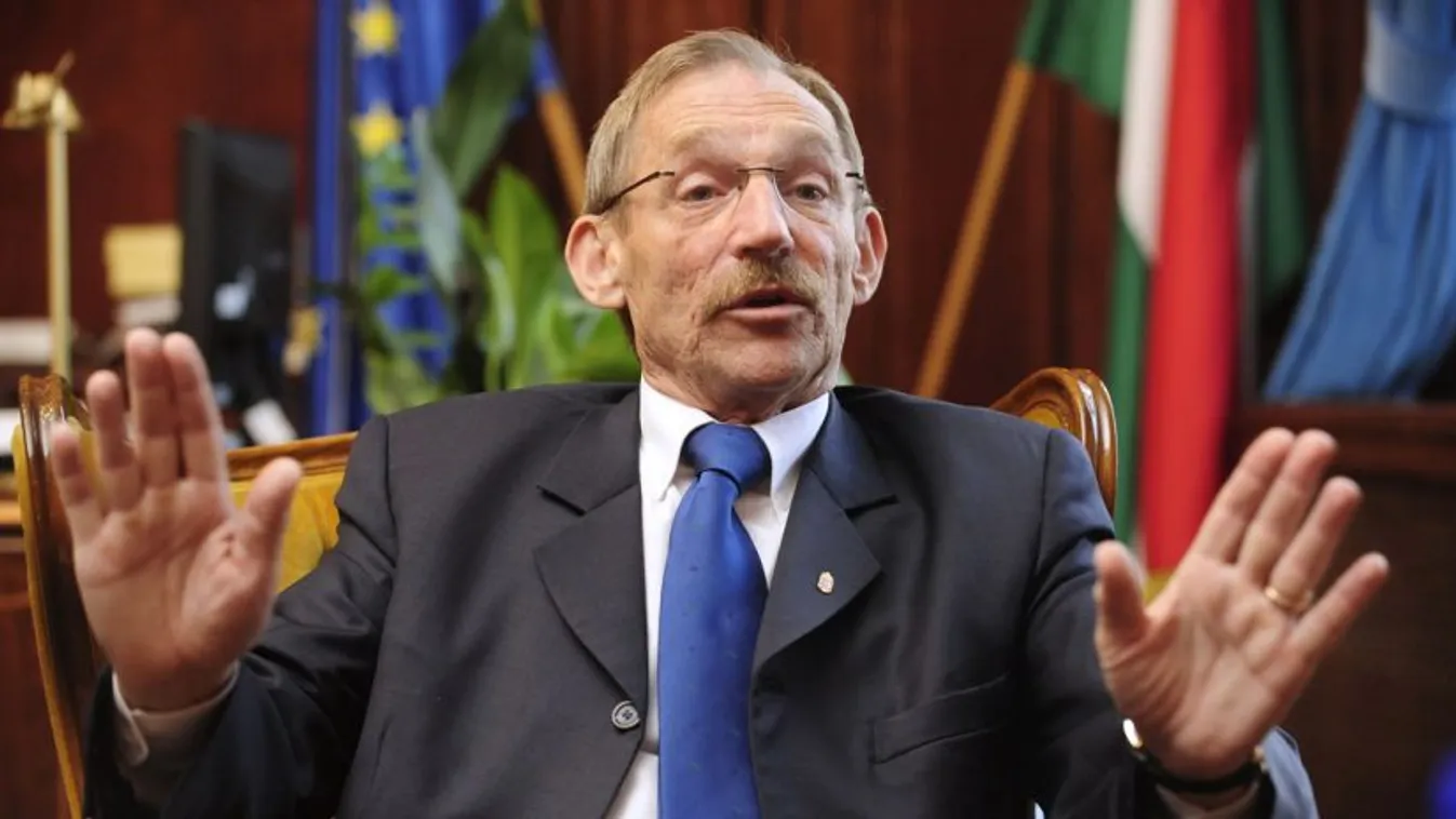 Pintér ragaszkodik a legendás Wartburghoz, nőttek megtakarításai