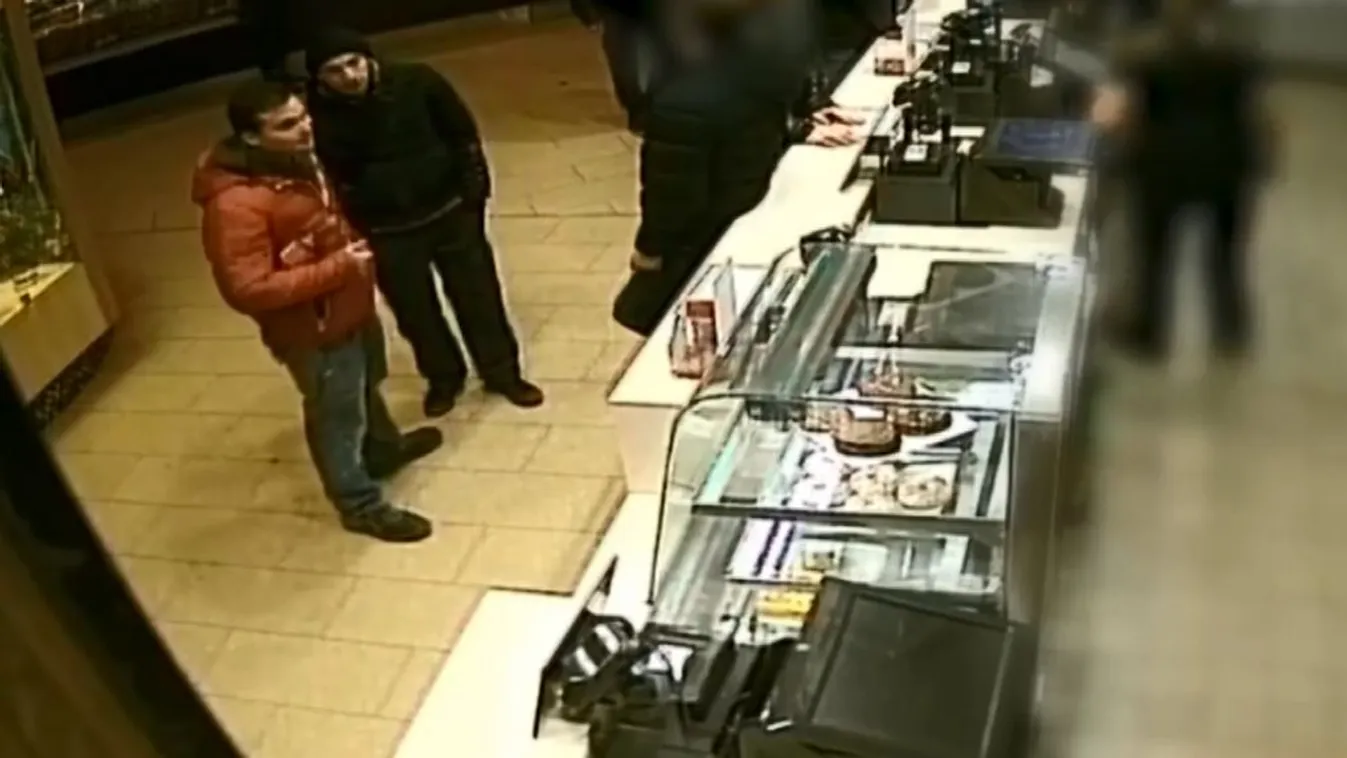 Bankkártyacsalókat keres a rendőrség