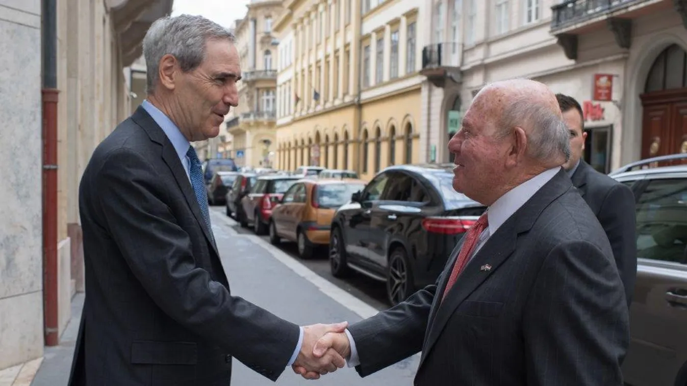 A CEU-ra vezetett David B. Cornstein első hivatalos útja