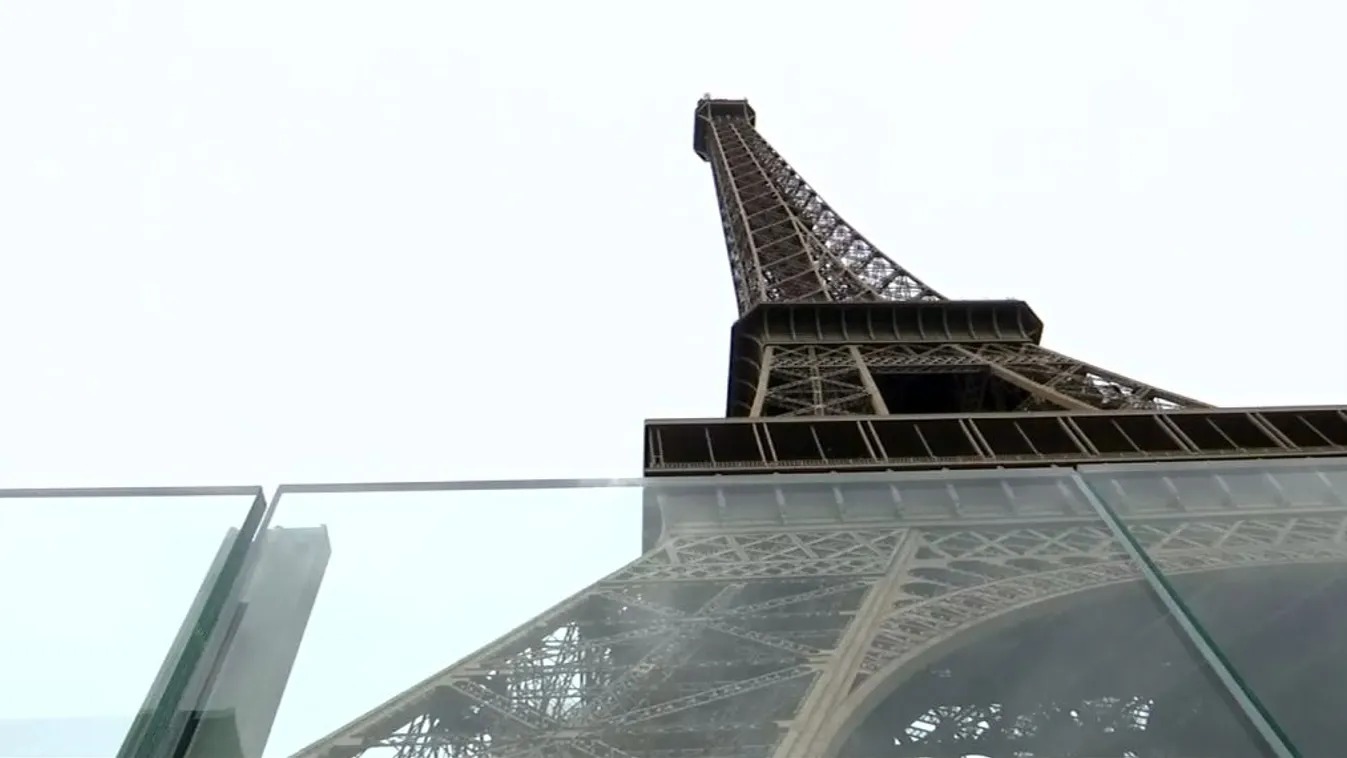 Terrorveszély miatt körbekerítik az Eiffel-tornyot