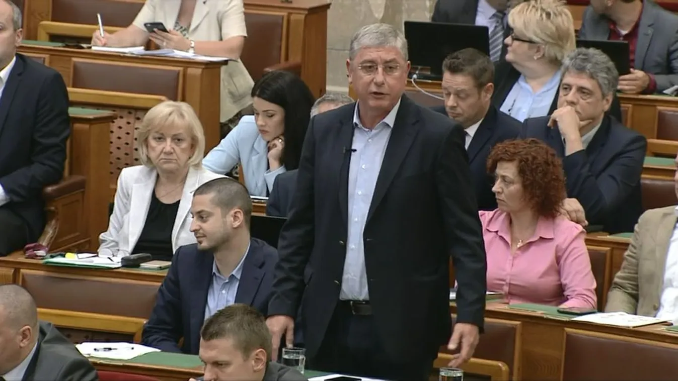 Hitelvi viták és bibliai felolvasás is színesítette a hétfői ülését