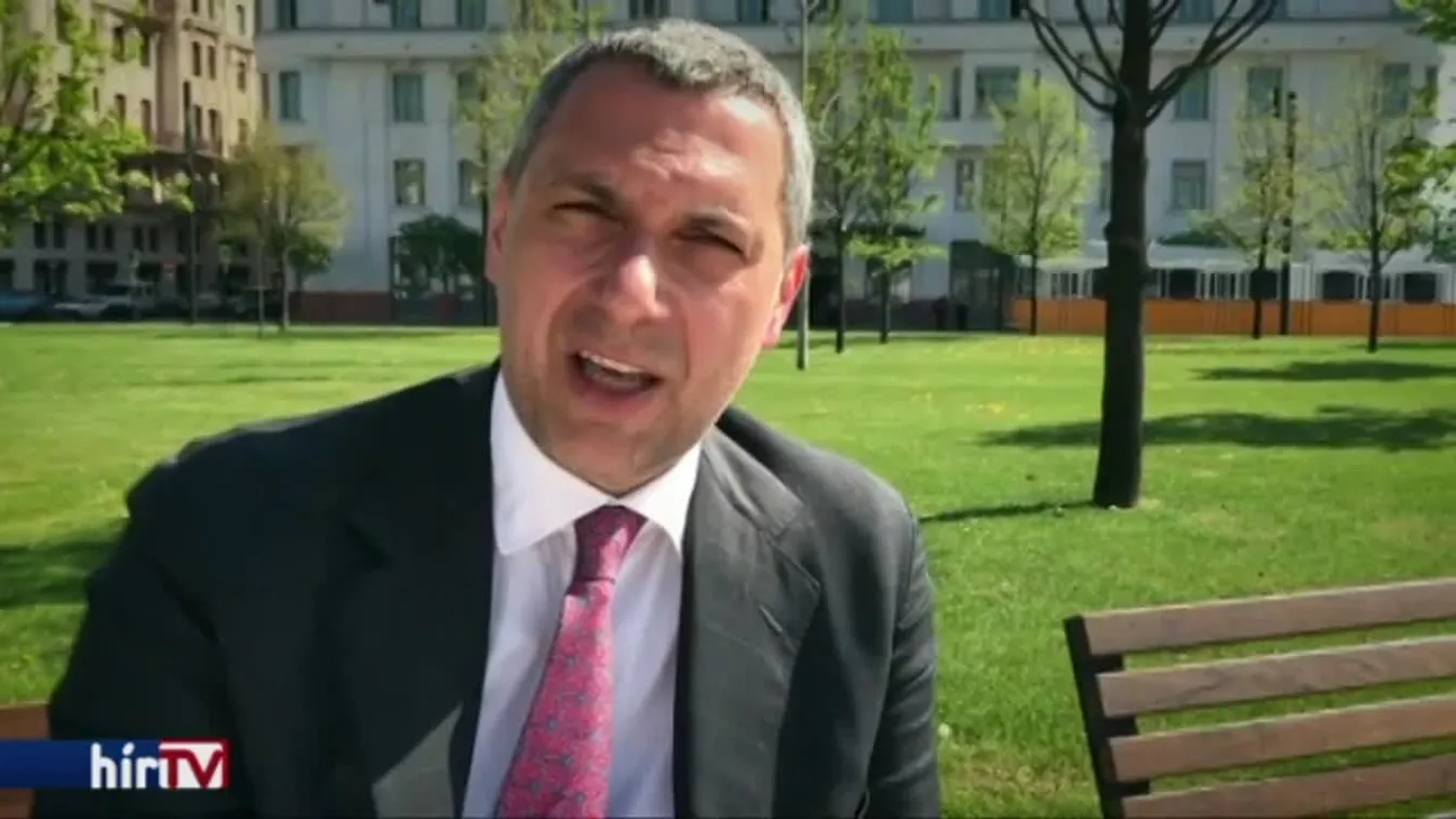 Lázár 2 milliárdos extrajuttatással búcsúzott a kancellária dolgozóitól