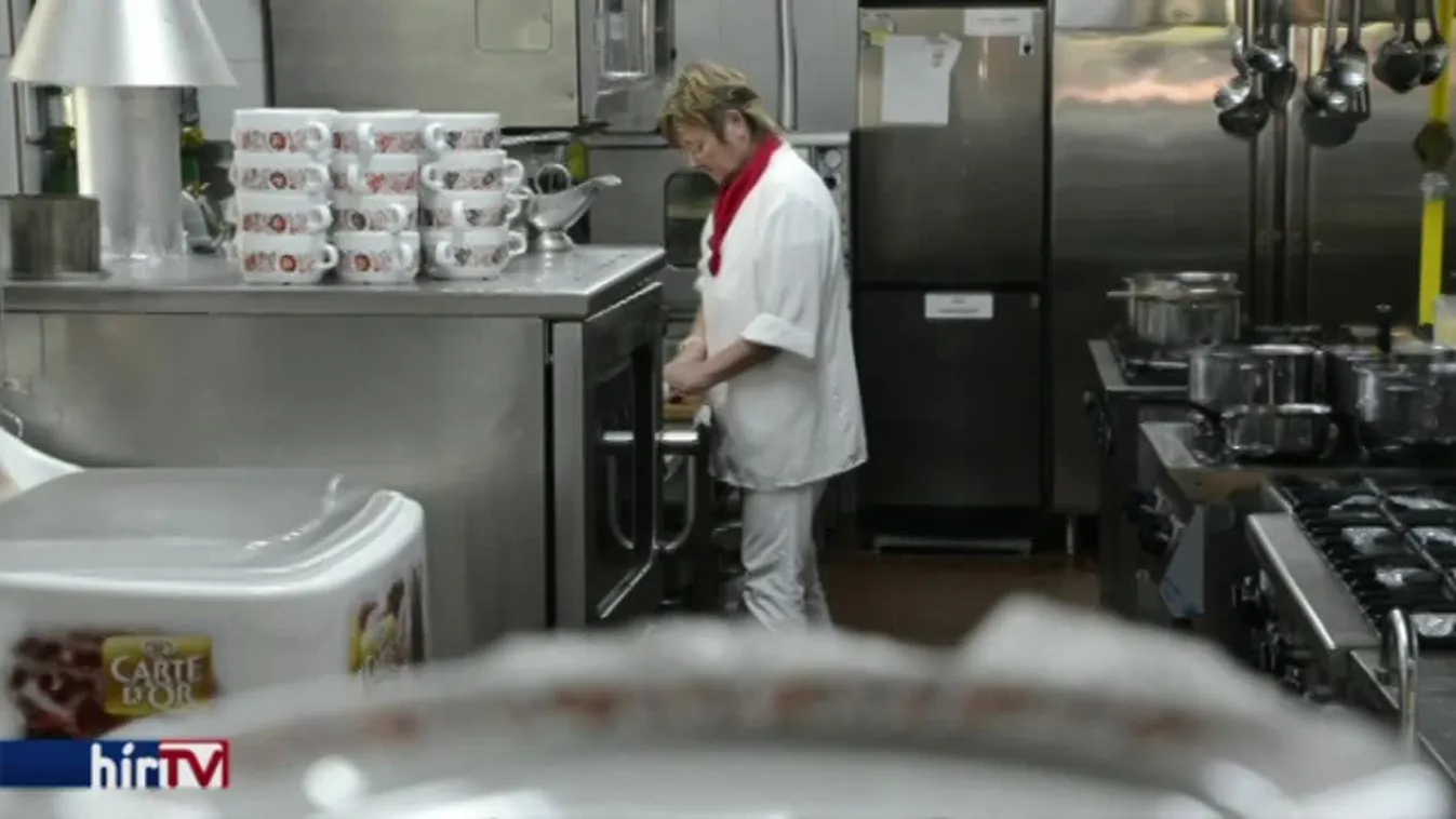 Éves állásokkal próbálják itthon tartani a szakácsokat