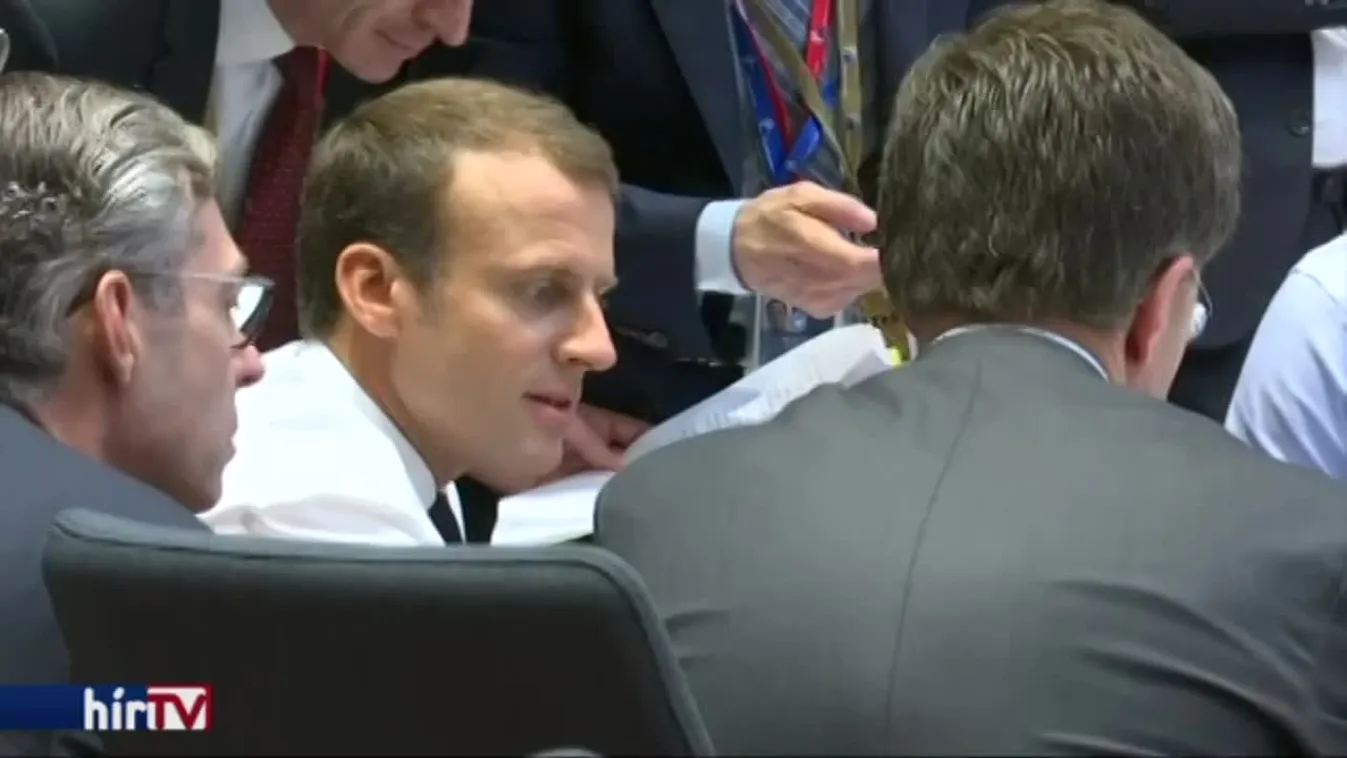 Mindenki elégedett, kivéve Macron Orbánnal