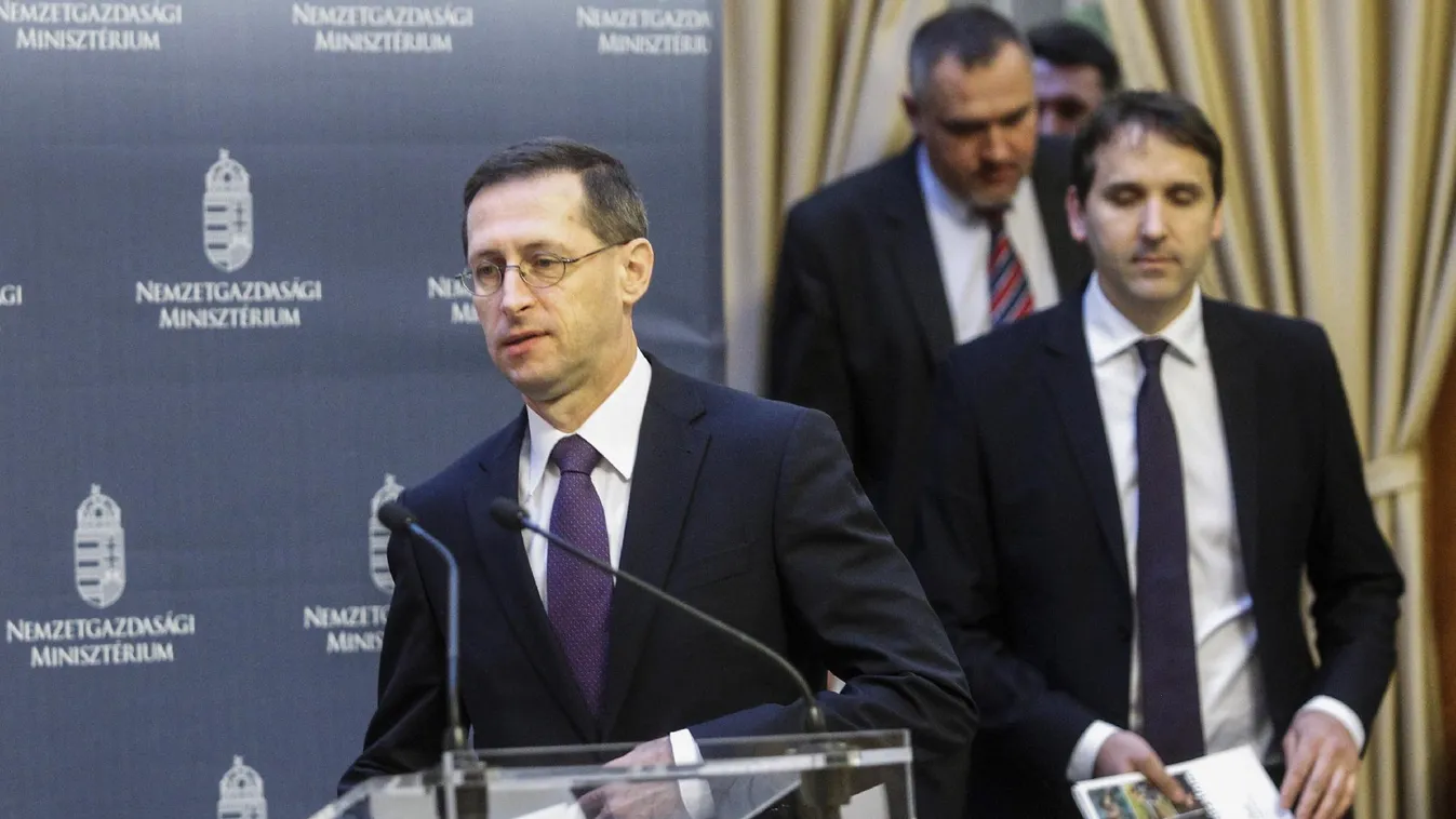 Bár Brüsszel ajánlja, Magyarország nem húz a nadrágszíjon