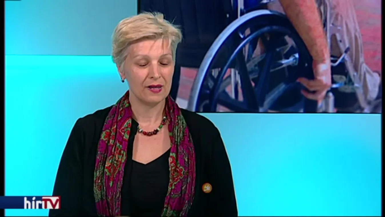 Reggeli járat – A Parlament előtt tüntetnek az otthoni ápolást végző szülők, rokonok