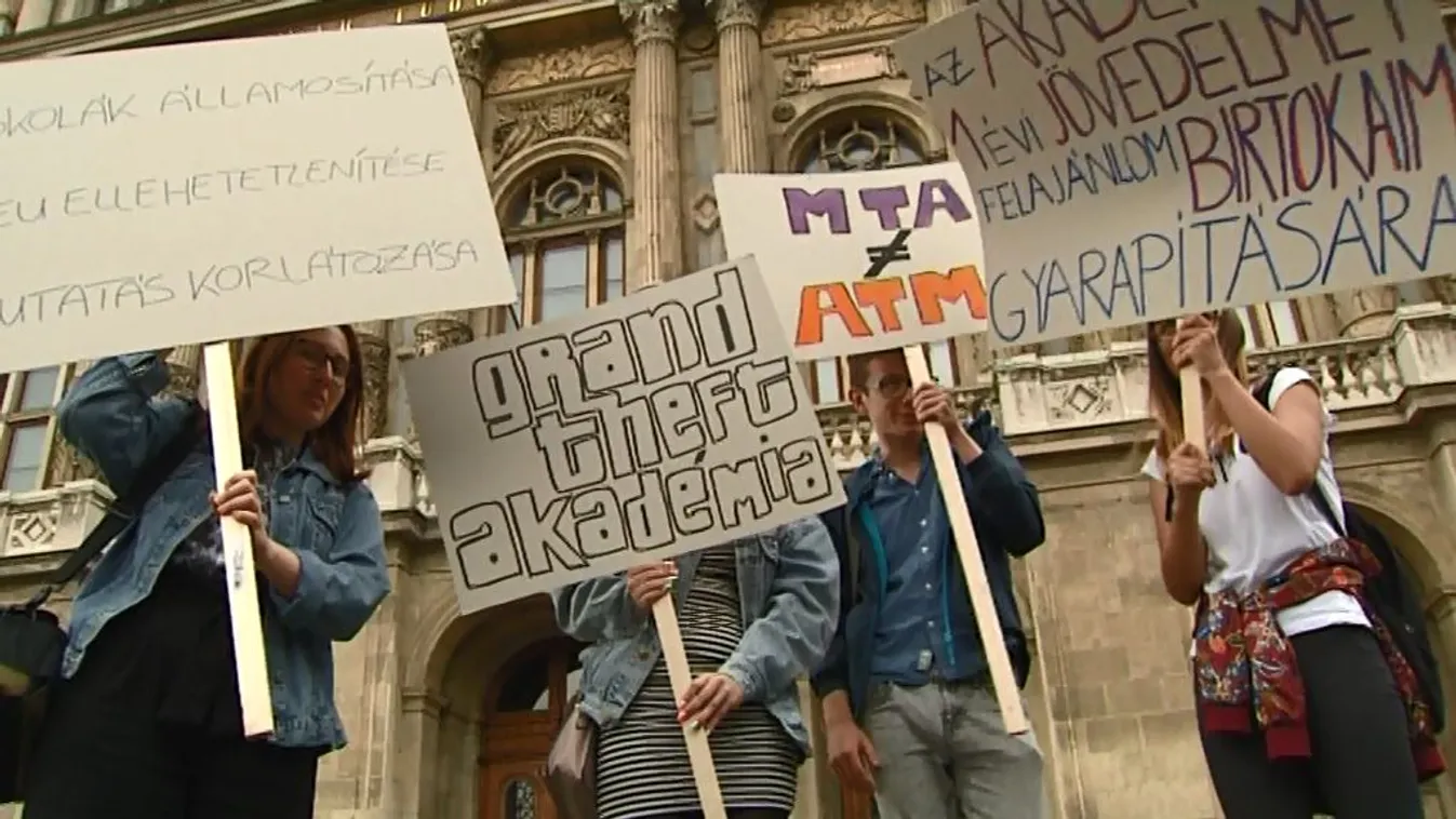 Az MTA vegzálása ellen tüntettek