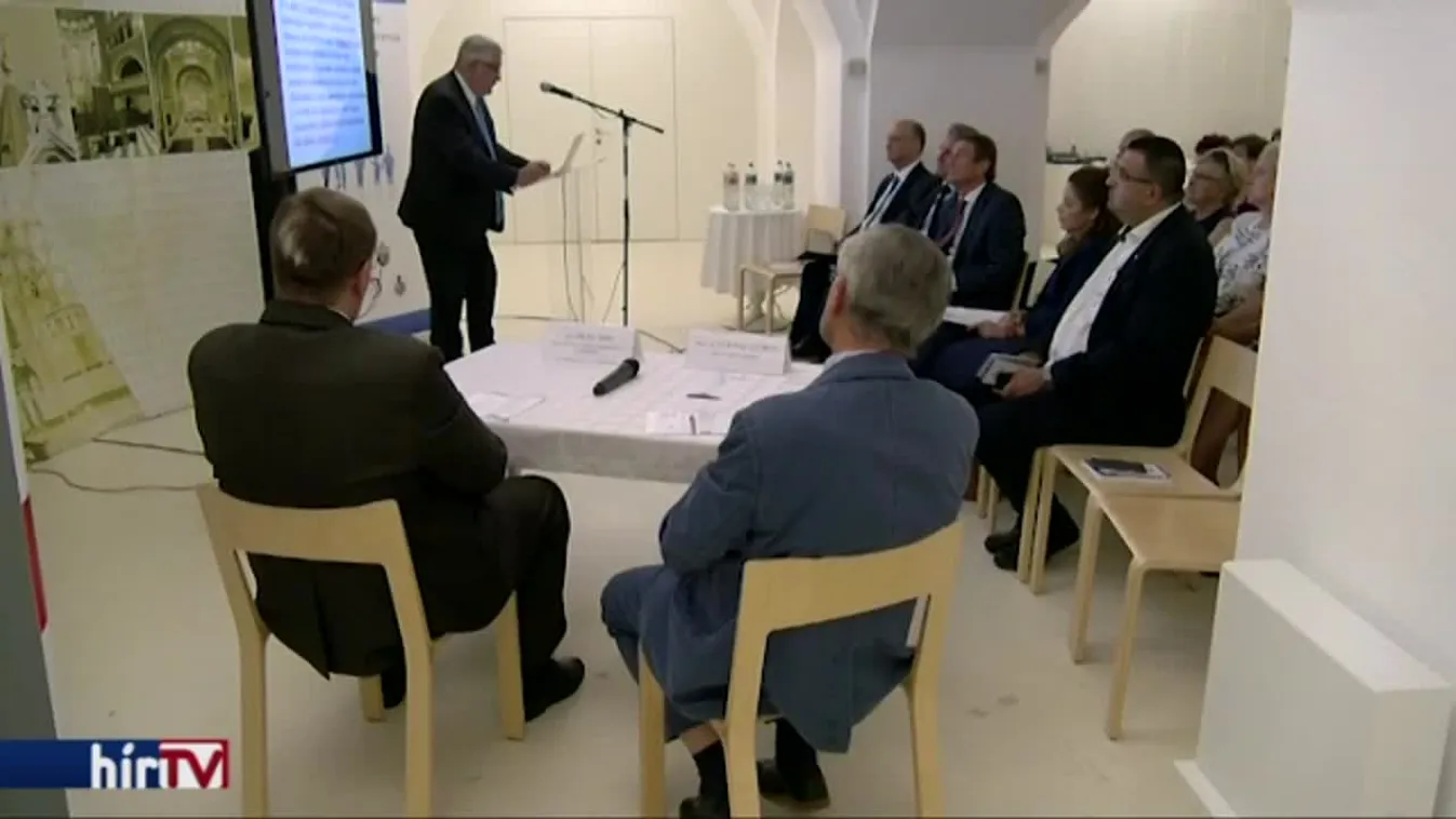 Az államtitkár szerint 6,7 millió főre fogyhat a magyar