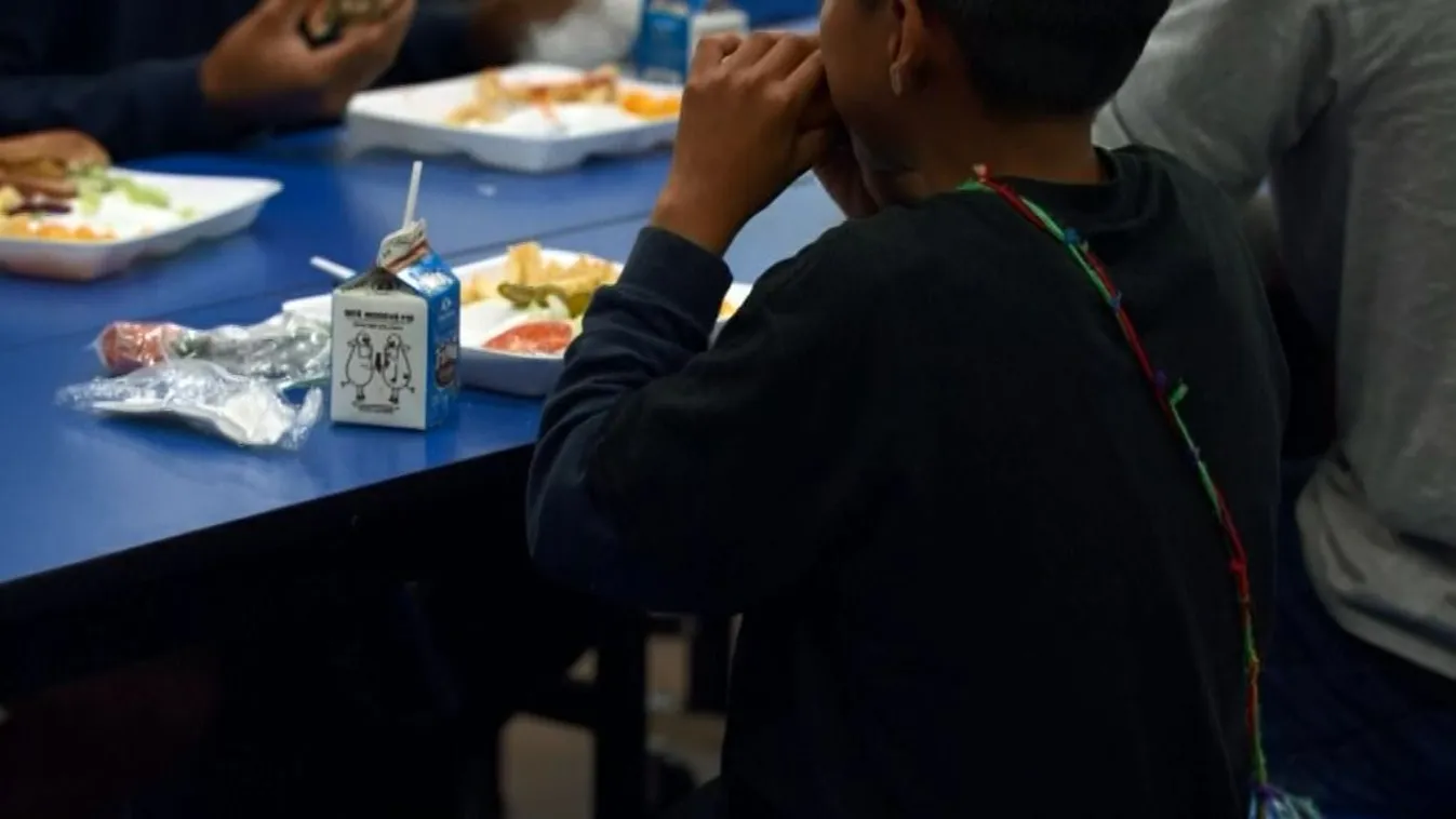 Kétezer bevándorlógyereket szakítottak el szüleiktől
