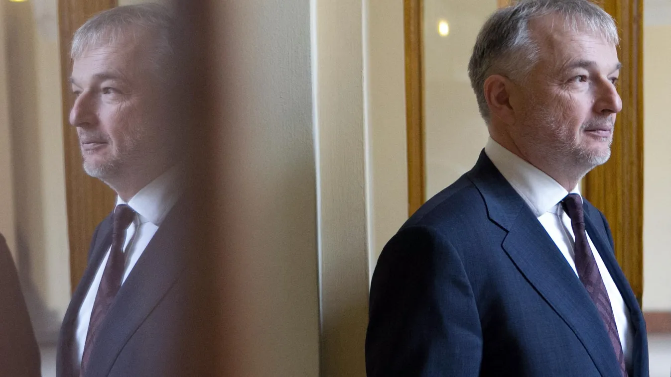 A Mol-vezér nem jósol, bármi előfordulhat