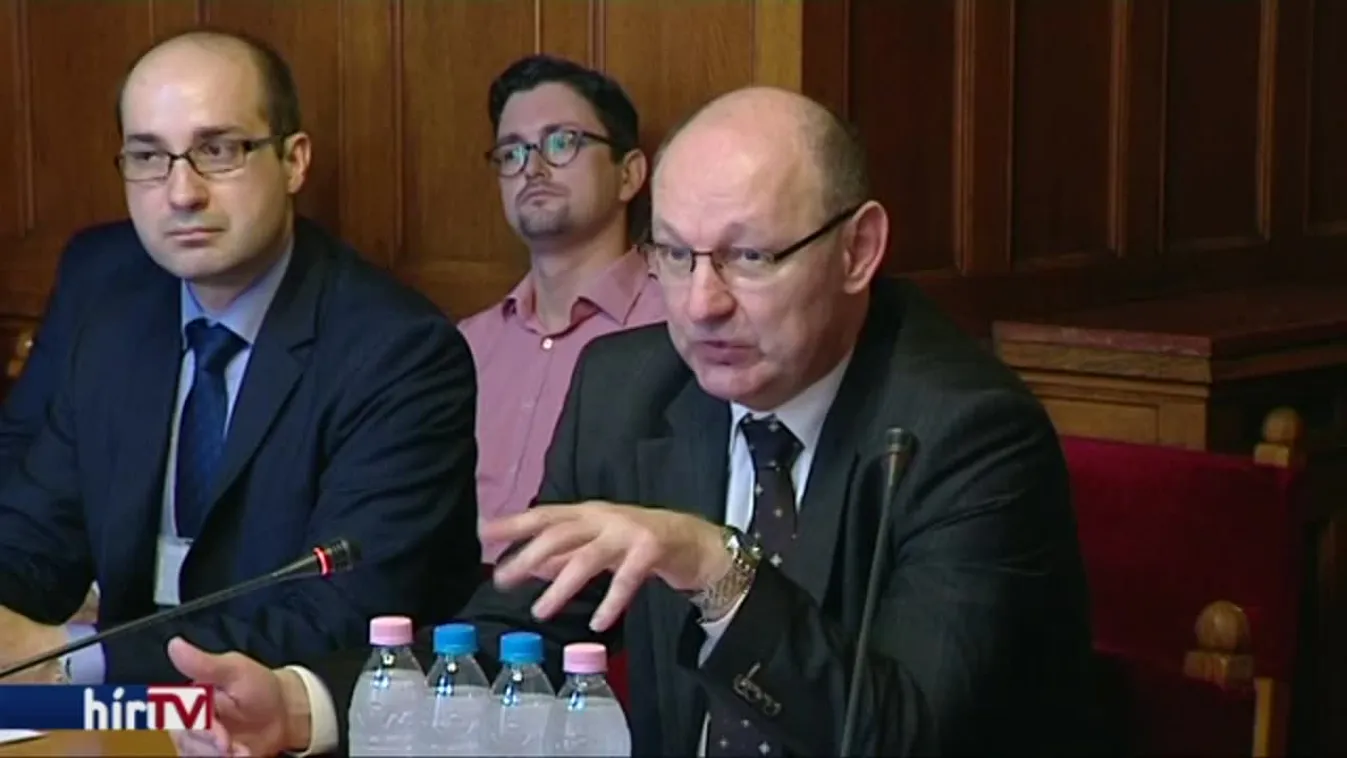 „Mennek az emberek, de megszabadulni nem tudunk tőlük”