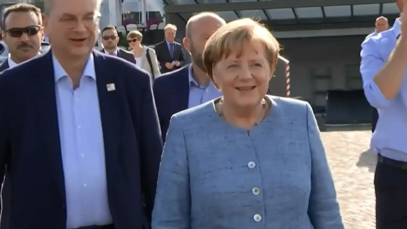 Háttérinformációkat osztott meg Merkel a német válogatottal