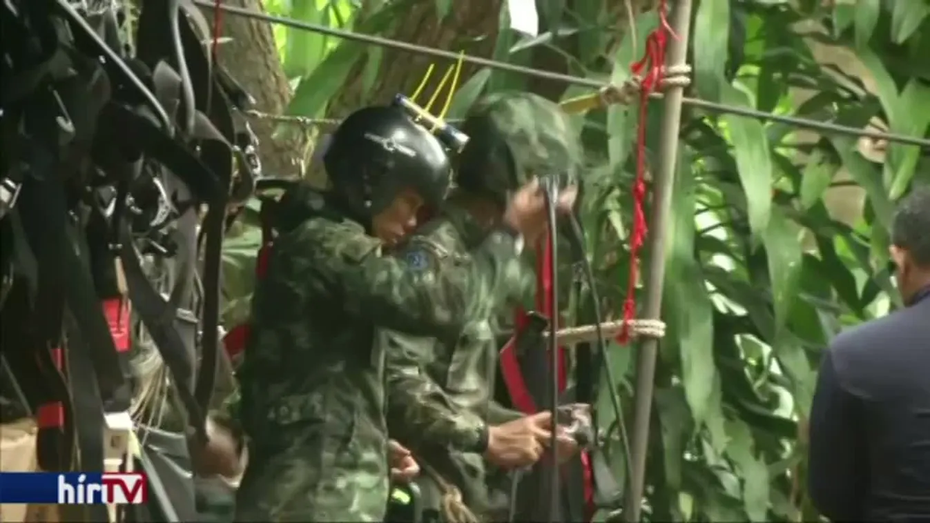 Bocsánatot kért a családoktól a barlangban rekedt gyerekek edzője