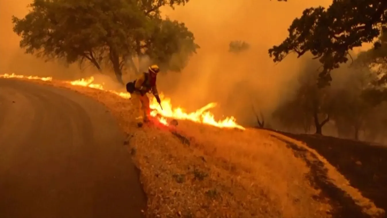 Tűztornádó is nehezíti a tűzoltók dolgát, öten meghaltak