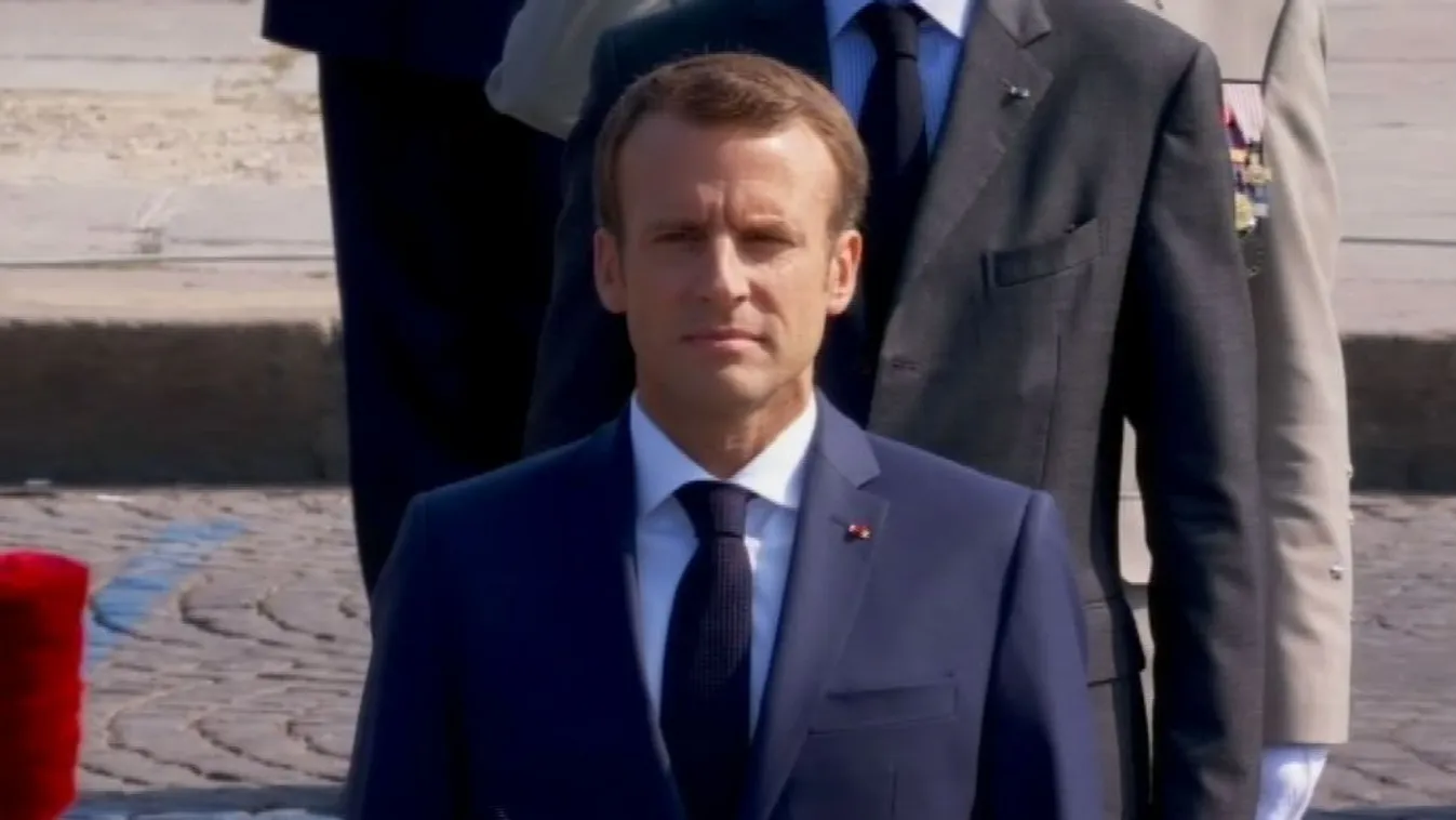 Díszszemlével kezdődött a nemzeti ünnep Franciaországban