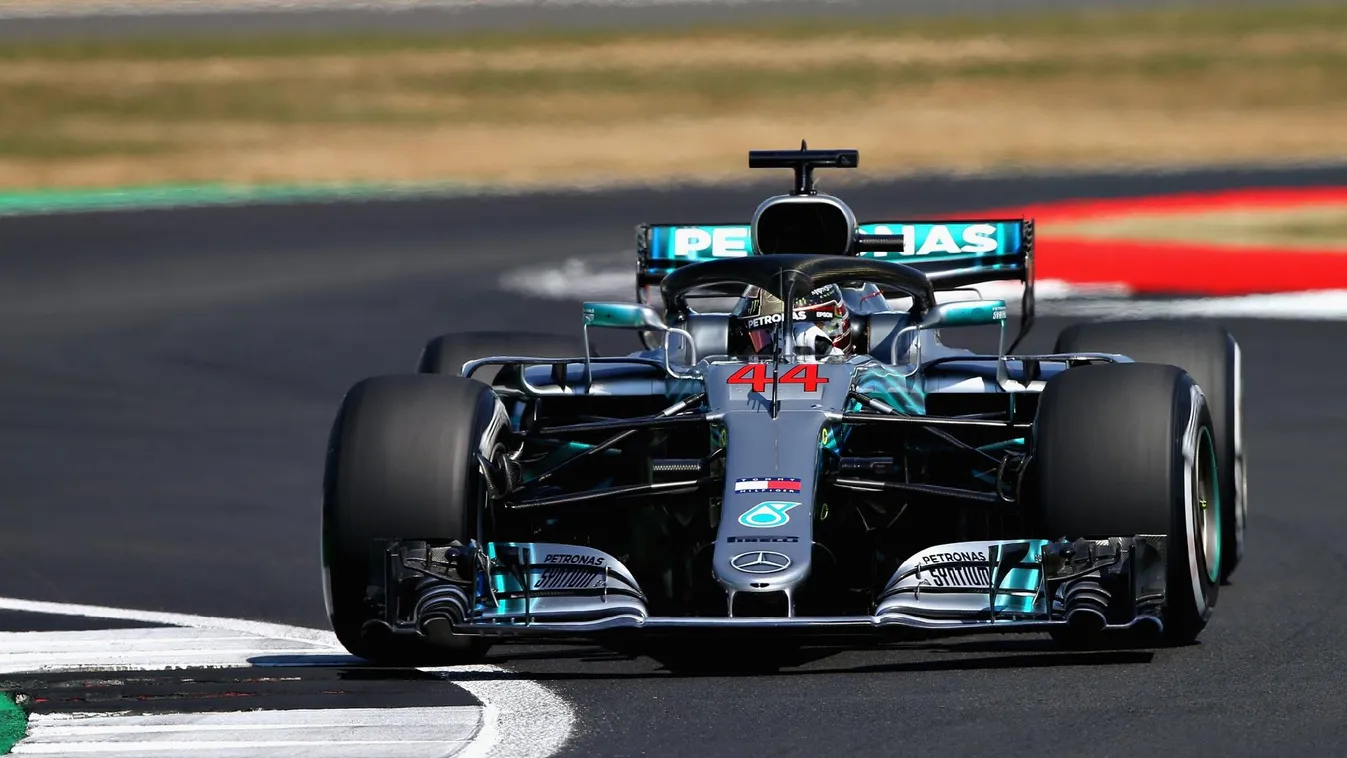 Hazai közönség előtt az élről vághat neki a versenynek Hamilton