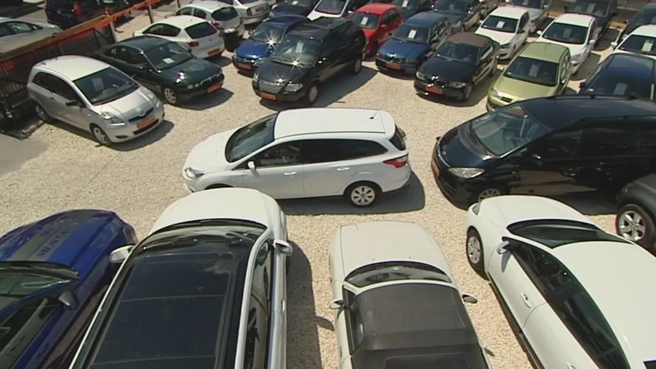 Minél gyengébb a forint, annál drágábbak az autók