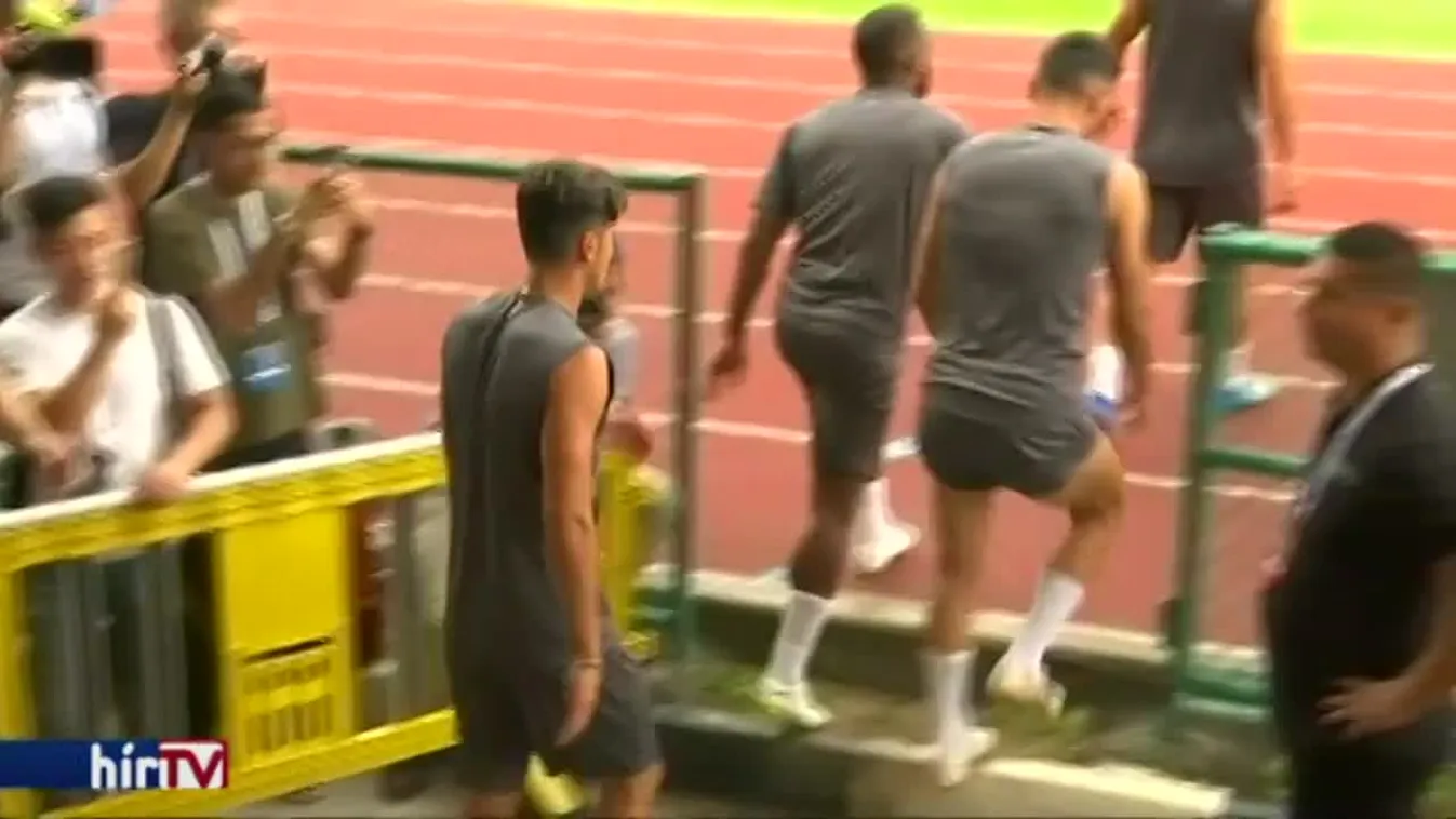 Az Arsenal edzője és szurkolói is kiálltak Özil mellett