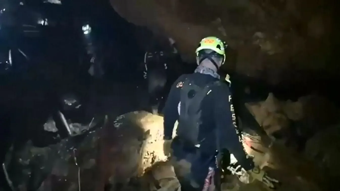 Újabb két gyereket mentettek ki a thai barlangból