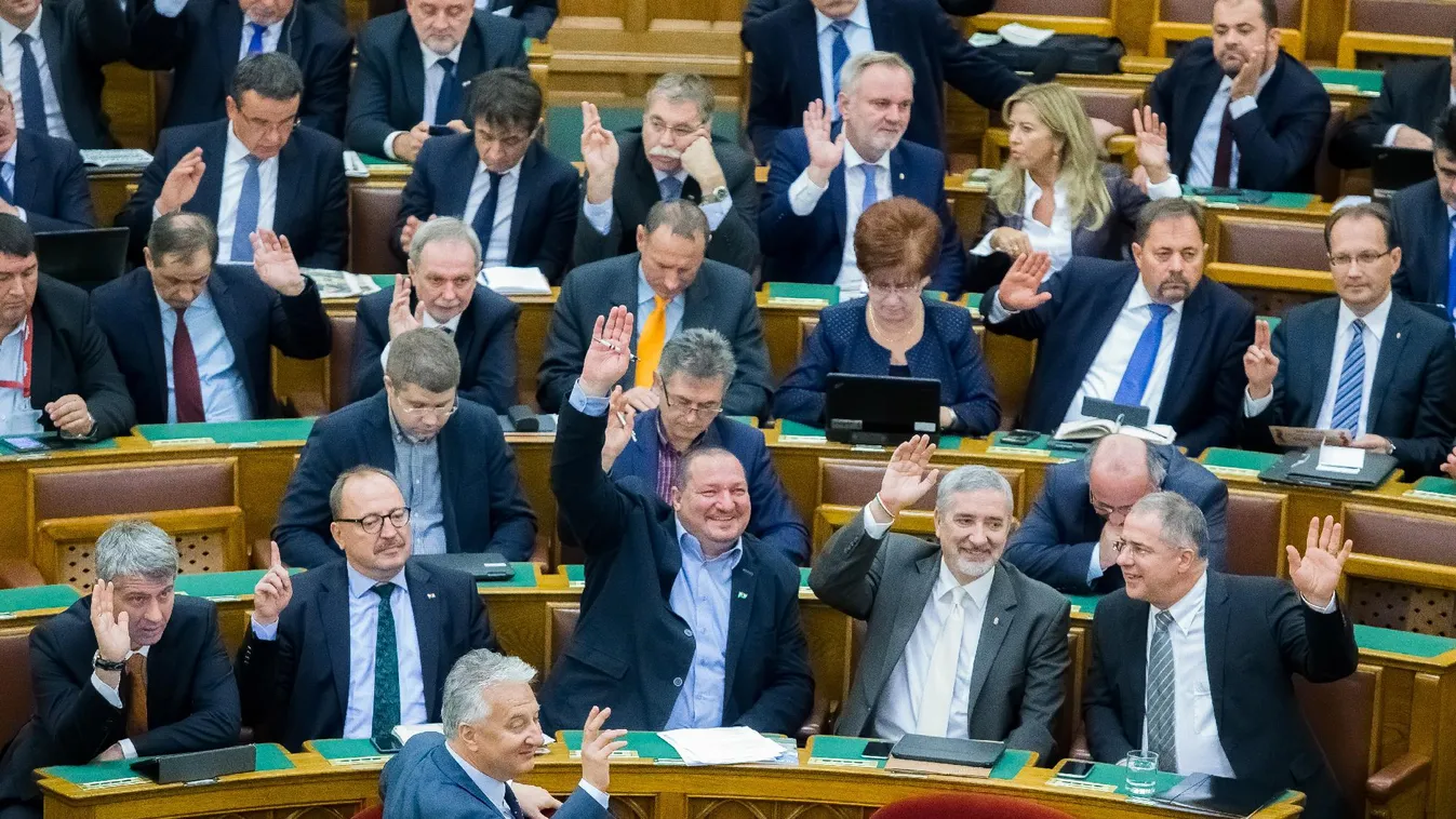 Végre: a képviselők bére is emelkedik – Tantusz