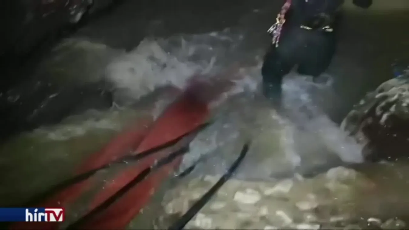 Újabb gyereket mentettek ki a thai barlangból