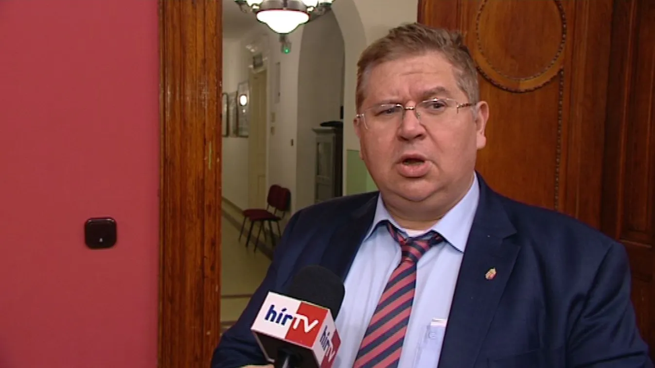 Nem az EU-s büntetés miatt búcsúztak Bajkai irodájától