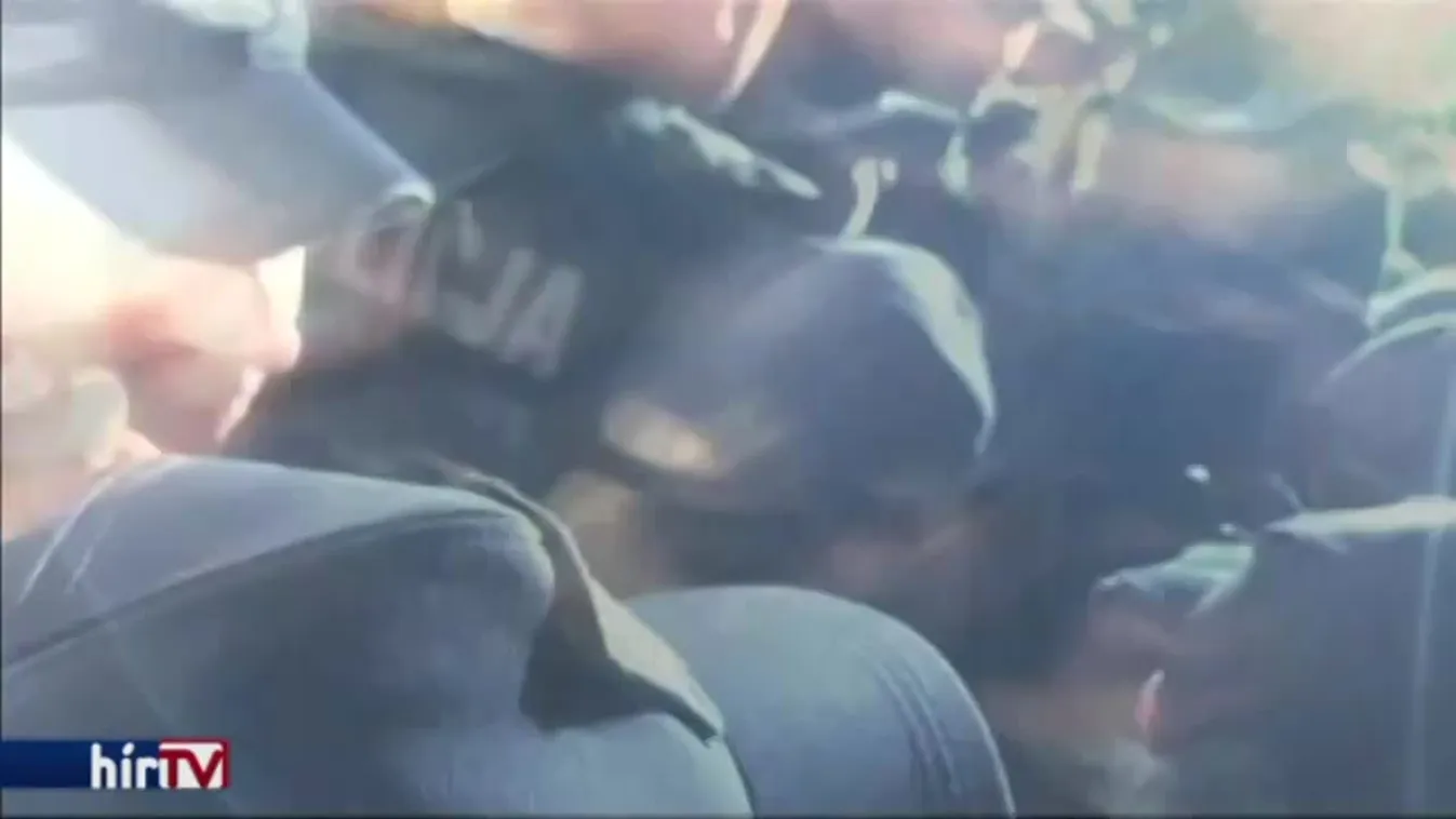 Több mint tízezren tüntettek a kormány igazságügyi reformja ellen