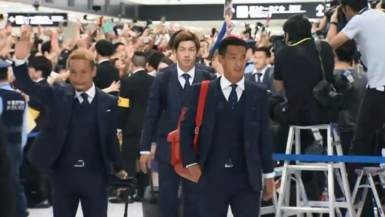 Hősként fogadták a odahaza a japán focistákat