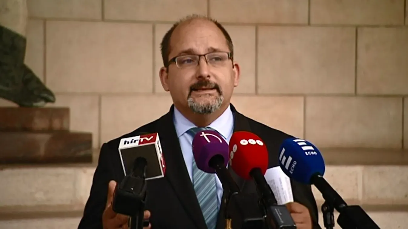 Az LMP ledöbbent, a DK szerint Orbán hada üzent Európának