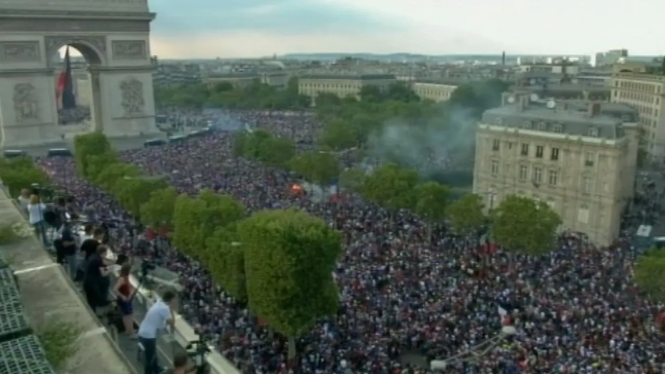 Hajnalig tartott az ünneplés Párizsban