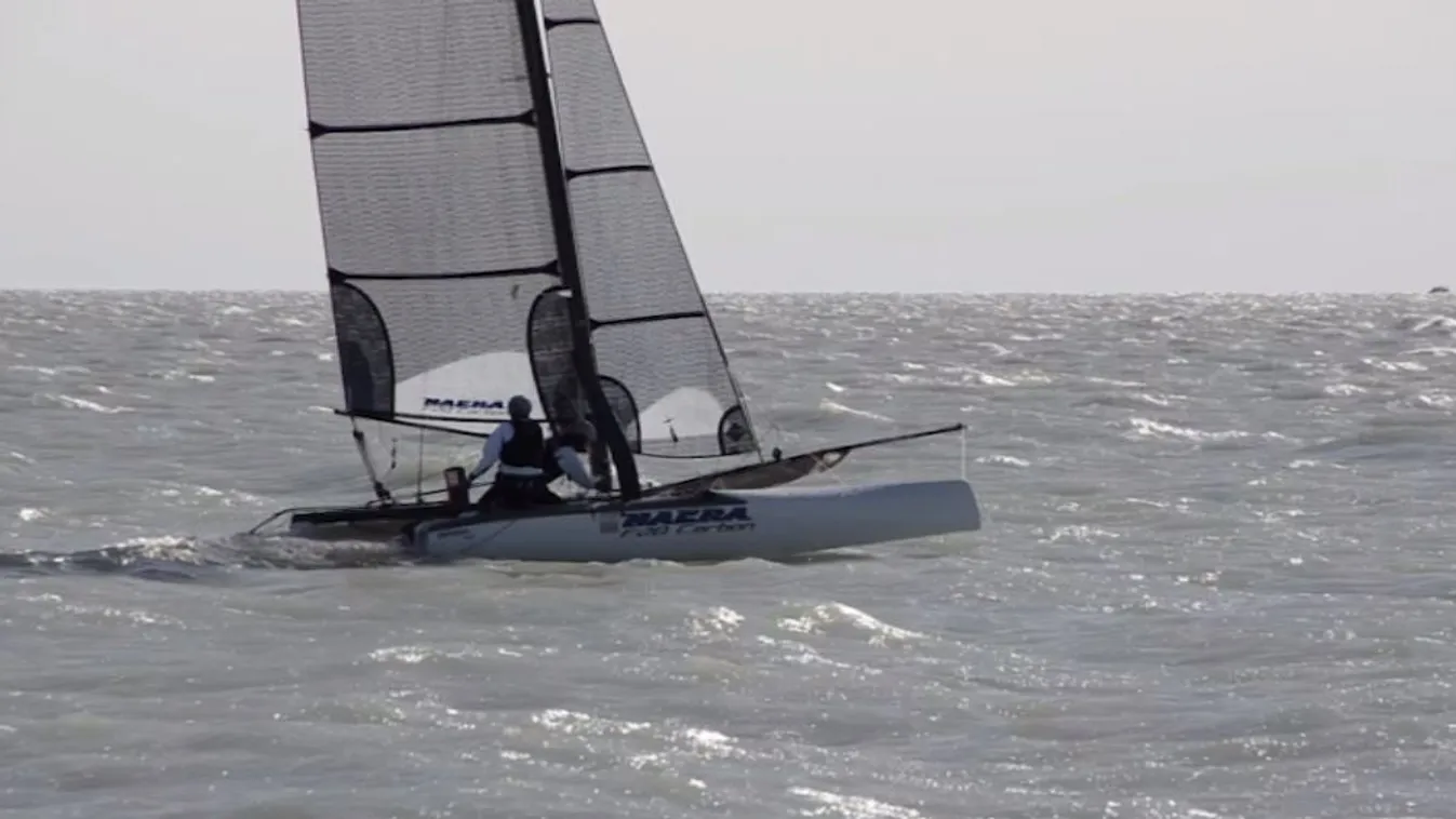 Rendhagyó vitorlásversenyt rendeztek a Balatonon