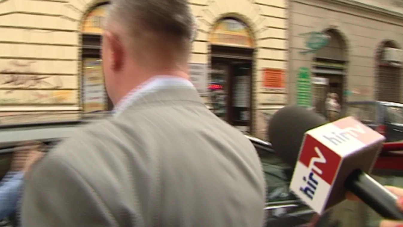 Nézzen ügyesen menekülő politikust!