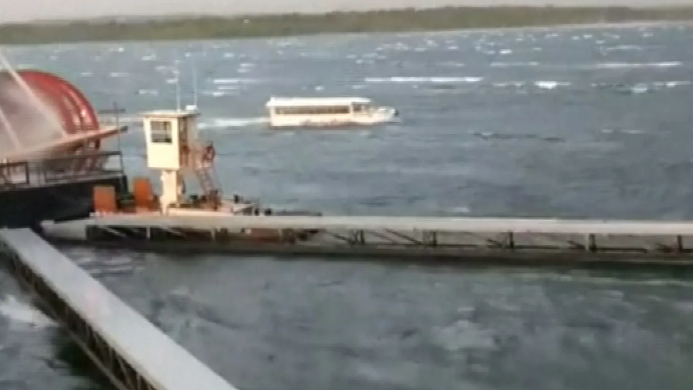 17 halottja van az amerikai kacsahajó-balesetnek