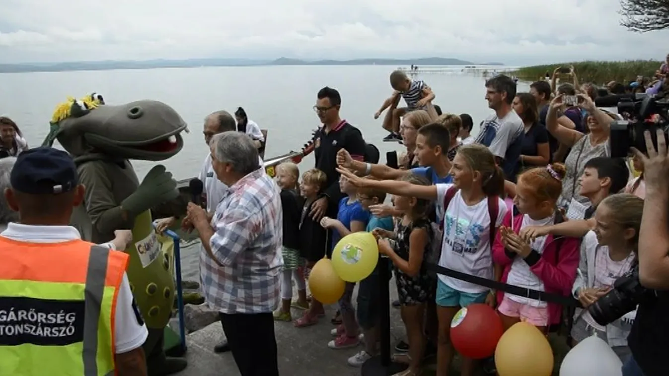 Megérkezett Süsü Balatonszárszóra